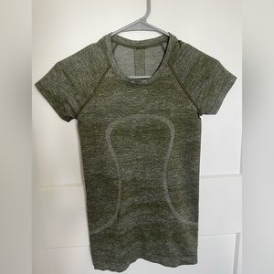 Lululemon Swiftly Short Sleeve shirt - Size 2